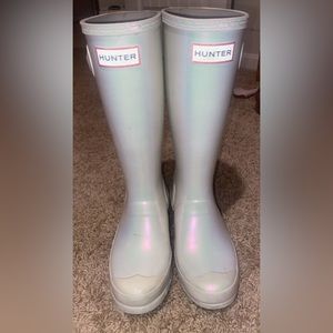 What’s a rainy day without a pair of rain boots 🌧️